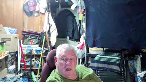 mr_canoe_licker_69 online show from January 2, 8:35 pm