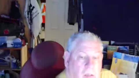 mr_canoe_licker_69 online show from February 1, 9:19 pm