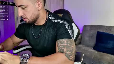 Snapshot of mr_david_cox chatting on February 23, 3:45 am David online show from February 23, 3:45 am