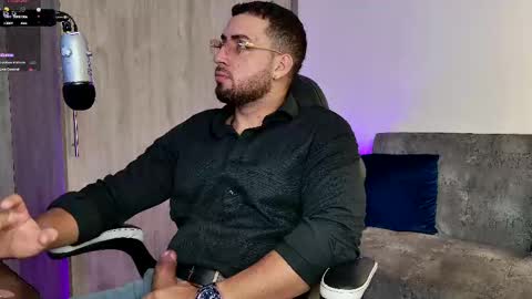 Snapshot of mr_david_cox chatting on March 6, 12:43 am David online show from March 6, 12:43 am