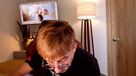 Mr Evans online show from November 15, 6:37 pm