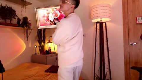 Mr Evans online show from December 17, 6:14 pm