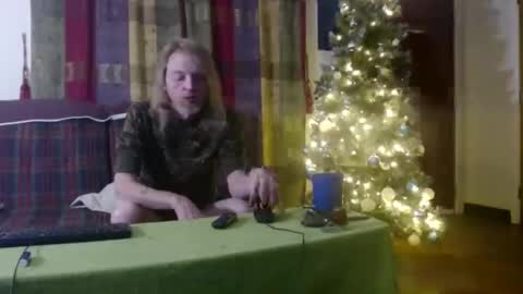 Snapshot of mr_happy12 chatting on December 26, 4:21 am mr_happy12 online show from December 26, 4:21 am