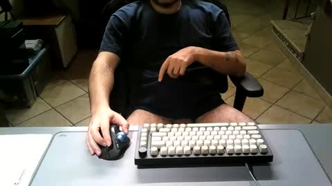 Snapshot of mr_kaa chatting on April 12, 6:57 pm mr_kaa online show from April 12, 6:57 pm