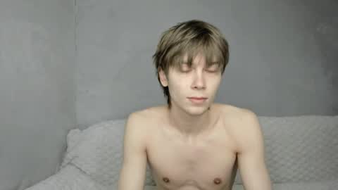 Snapshot of mr_makentoshi chatting on April 11, 2:16 am Makentoshi online show from April 11, 2:16 am