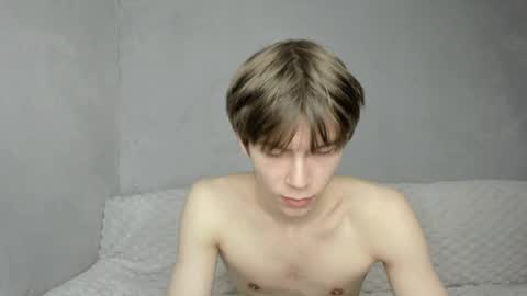 Snapshot of mr_makentoshi chatting on April 13, 4:29 am Makentoshi online show from April 13, 4:29 am