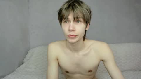 Snapshot of mr_makentoshi chatting on April 26, 8:34 am Makentoshi online show from April 26, 8:34 am