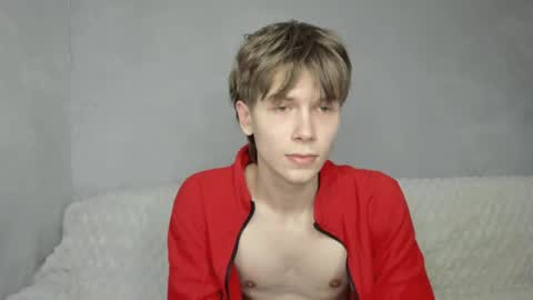 Snapshot of mr_makentoshi chatting on May 4, 10:06 pm Makentoshi online show from May 4, 10:06 pm