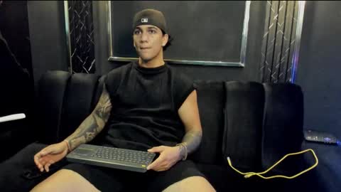 Snapshot of mr_maximo chatting on October 6, 5:05 am mr_maximo online show from October 6, 5:05 am