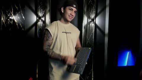 Snapshot of mr_maximo chatting on October 18, 4:59 am mr_maximo online show from October 18, 4:59 am