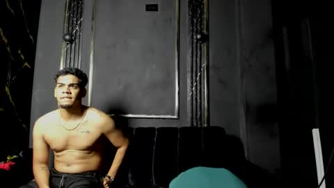 mr_maximo online show from November 17, 1:11 am