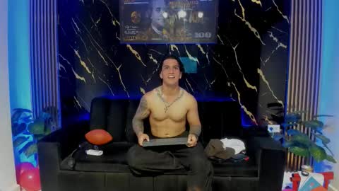 mr_maximo online show from February 15, 7:51 am