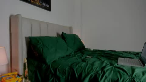 mr_maximo online show from April 3, 5:16 am