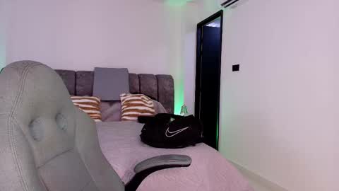 MIKEE online show from November 13, 3:16 am