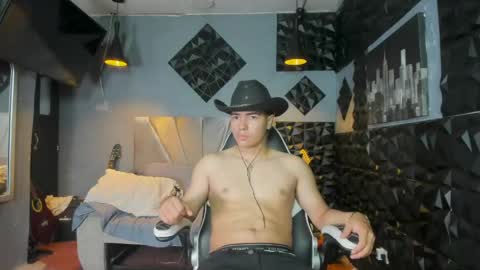 mr_mois online show from May 13, 3:15 am