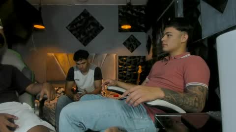mr_mois online show from May 20, 5:46 am