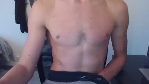 Snapshot of mr_natural96 chatting on October 23, 1:21 pm mr_natural96 online show from October 23, 1:21 pm