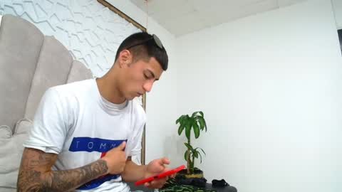 Mr Porn  online show from May 7, 1:00 am