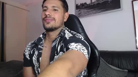 Snapshot of mr_real_aaron chatting on June 7, 6:28 am AARON online show from June 7, 6:28 am