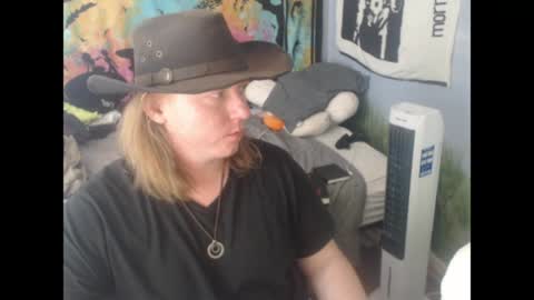 mr_strawberry online show from April 12, 6:13 pm