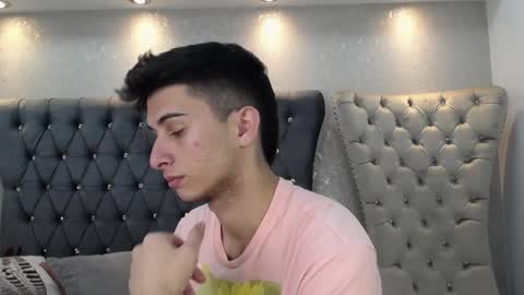 Snapshot of mr_williseo chatting on January 16, 8:03 pm williseo online show from January 16, 8:03 pm