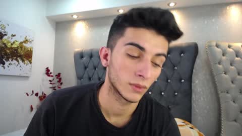 Snapshot of mr_williseo chatting on February 4, 2:07 am williseo online show from February 4, 2:07 am