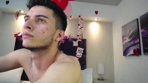 Snapshot of mr_williseo chatting on February 18, 12:37 am williseo online show from February 18, 12:37 am