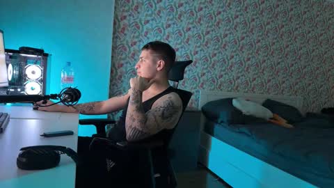 Snapshot of mrburnn chatting on November 19, 6:19 pm Mad online show from November 19, 6:19 pm