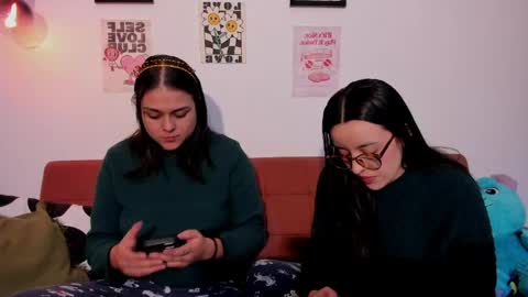 Snapshot of mrbuu_ chatting on May 18, 11:10 pm Laura online show from May 18, 11:10 pm