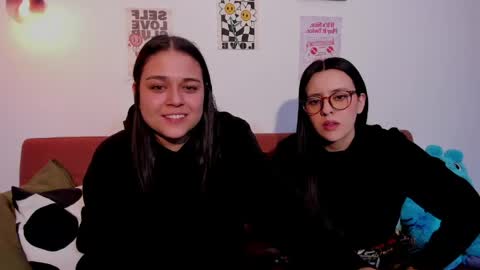 Snapshot of mrbuu_ chatting on June 3, 3:31 am Laura online show from June 3, 3:31 am
