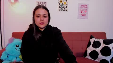 Snapshot of mrbuu_ chatting on June 12, 6:01 am Laura online show from June 12, 6:01 am