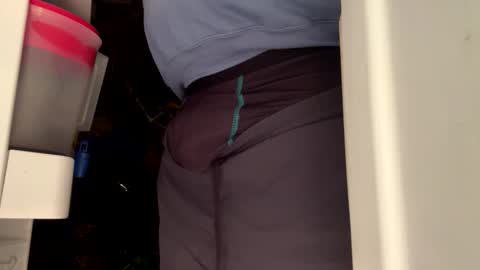 Snapshot of mreric_210 chatting on November 22, 7:40 am mreric_210 online show from November 22, 7:40 am