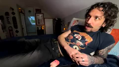 Snapshot of mrfanceypants chatting on May 6, 3:35 am mrfanceypants online show from May 6, 3:35 am