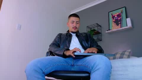 Mr Fox online show from March 31, 7:36 pm