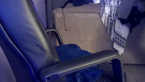 Snapshot of mrjskiss247 chatting on January 1, 10:56 pm Need a boy toy online show from January 1, 10:56 pm