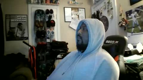 Snapshot of mrknowpussy chatting on May 7, 4:40 am mrknowpussy online show from May 7, 4:40 am