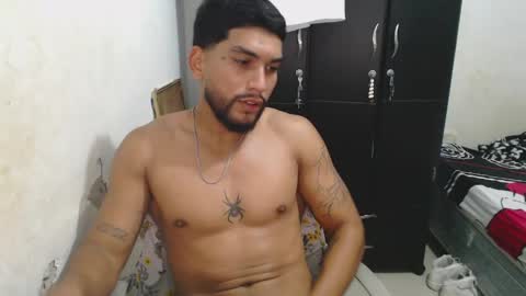 Snapshot of mrlevrone1 chatting on May 31, 12:41 am Mrlevrone1 online show from May 31, 12:41 am
