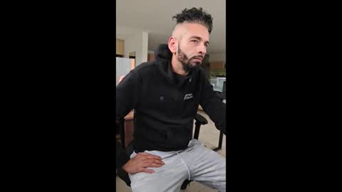 Snapshot of mrlongplay835366 chatting on February 24, 10:24 am mrlongplay835366 online show from February 24, 10:24 am