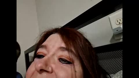 mrnmrsfucks4u online show from April 19, 3:39 am