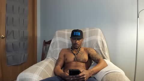 Snapshot of mromg007 chatting on March 4, 8:26 pm mromg007 online show from March 4, 8:26 pm