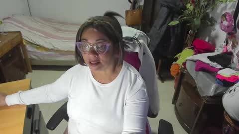 mrs_mommy online show from March 10, 9:40 pm