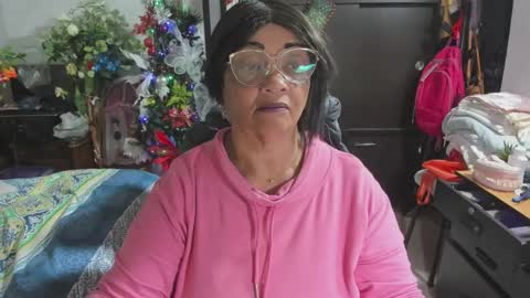 mrs_mommy online show from December 17, 11:33 pm