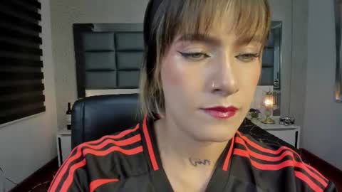 Snapshot of mrs_regina_clk chatting on June 18, 3:51 am Regina online show from June 18, 3:51 am