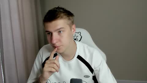 Snapshot of mrsexycum4u chatting on July 25, 10:13 am Adam online show from July 25, 10:13 am