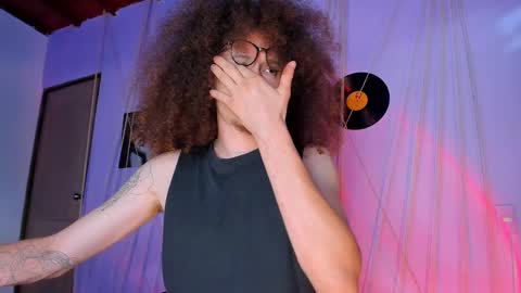 Snapshot of mrshaggy_ chatting on January 27, 10:06 pm Mr Shaggy online show from January 27, 10:06 pm