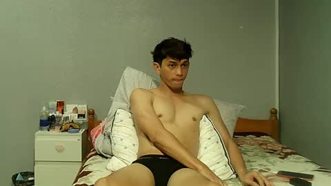 Snapshot of mrshawn95 chatting on March 9, 6:11 pm shawn online show from March 9, 6:11 pm