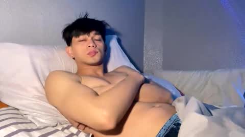 Snapshot of mrshawn95 chatting on November 6, 2:56 am shawn online show from November 6, 2:56 am