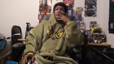 mrsoonicexrated online show from December 3, 9:40 am