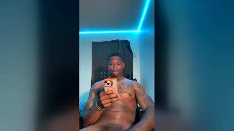 Snapshot of mrtrunk116 chatting on June 7, 2:32 pm mrtrunk116 online show from June 7, 2:32 pm