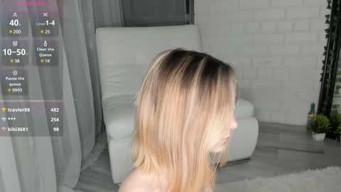 Snapshot of ms_elizabethqueen chatting on December 4, 9:35 pm Elizabeth online show from December 4, 9:35 pm